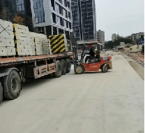 圍擋基礎塊的具體材質有哪些，各自的優缺點是什么？【旭東圍擋】